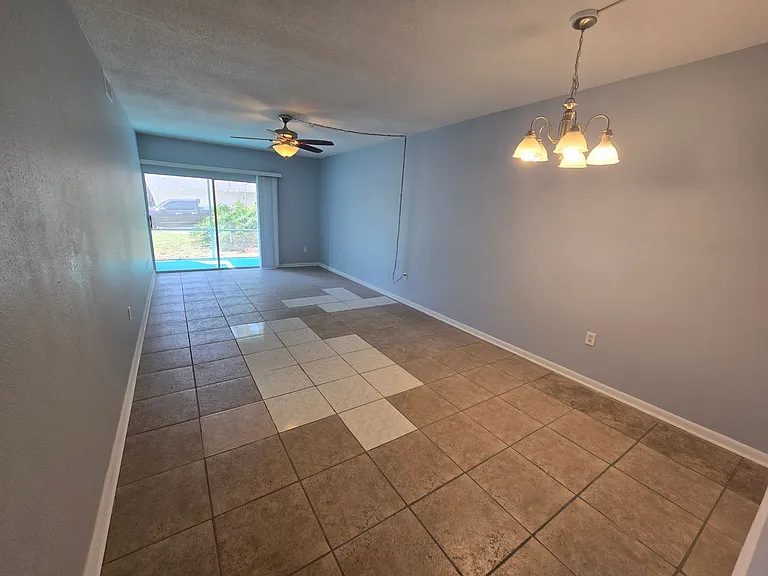 623 N Bay St #4 — Photo 3