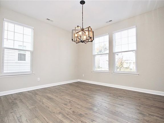 3rd image of 337 Goldenstar Ln