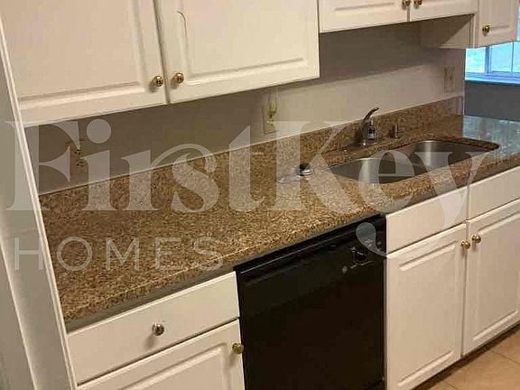 4th image of 1675 Pilgrim Way