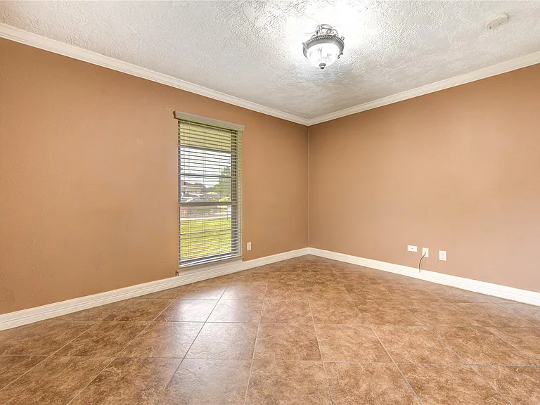 9922 Carmalee St — Photo 38