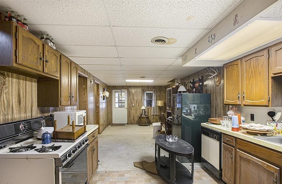 1st image of 320 Gitchegumee Dr