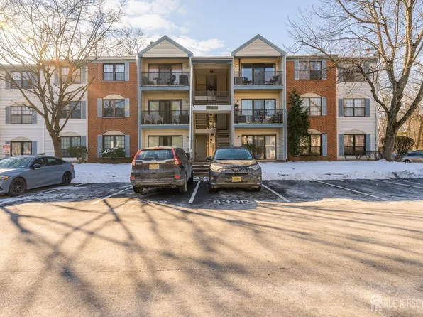 307 Hampshire Ct, Piscataway, NJ 08854