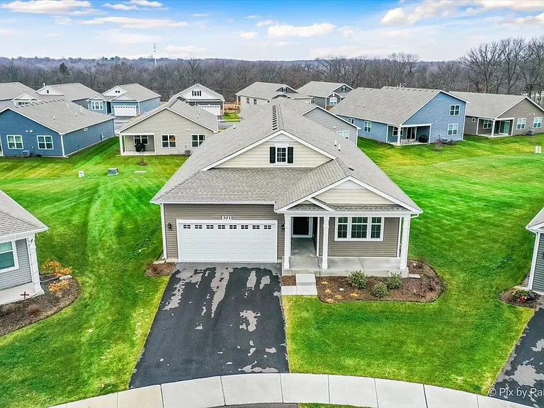 301 Westminster Ct — Photo 64