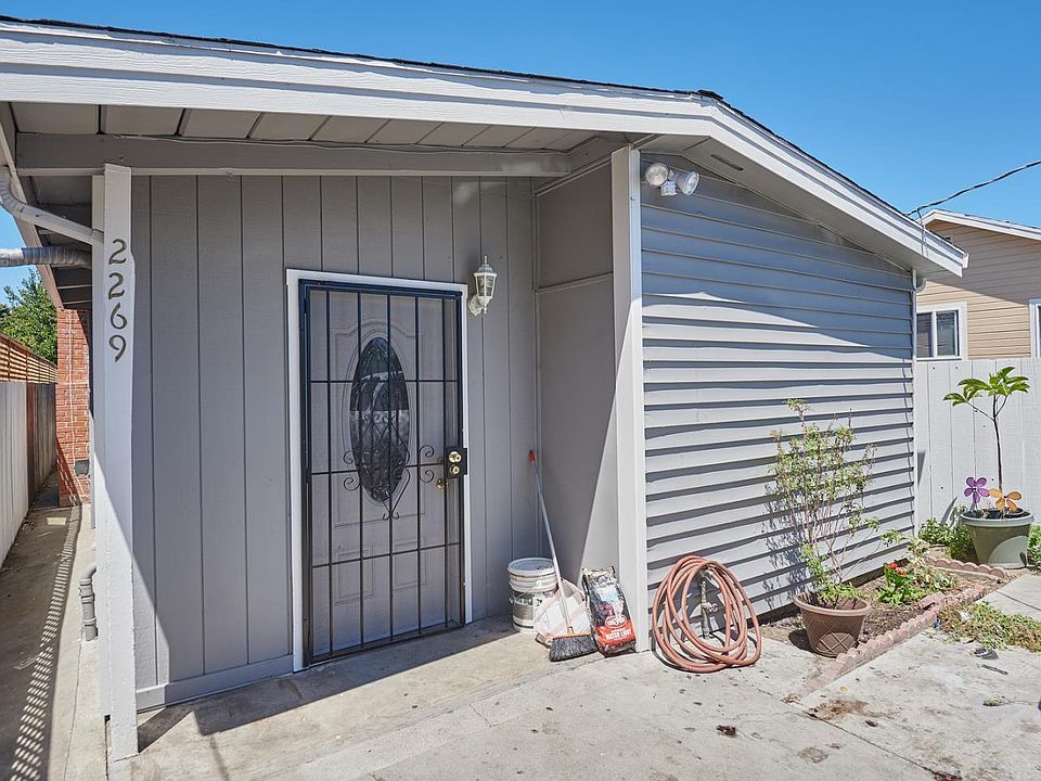 1st image of 2269 Glen Way