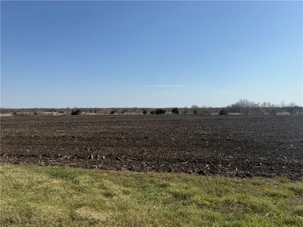 3850 Thomas Rd, Wellsville, KS 66092