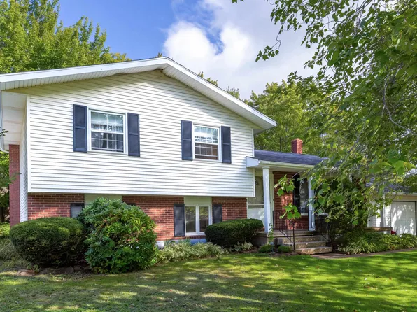 2 Greenleaf Dr, Charlottetown, PE C1A 7R8