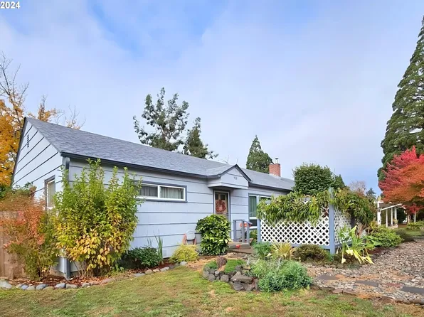 438 W Center St, Roseburg, OR 97471