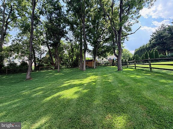 5th image of 3 Holland Ct