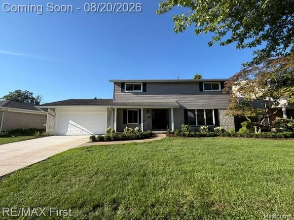 971 Canterbury Rd, Grosse Pointe Woods, MI 48236