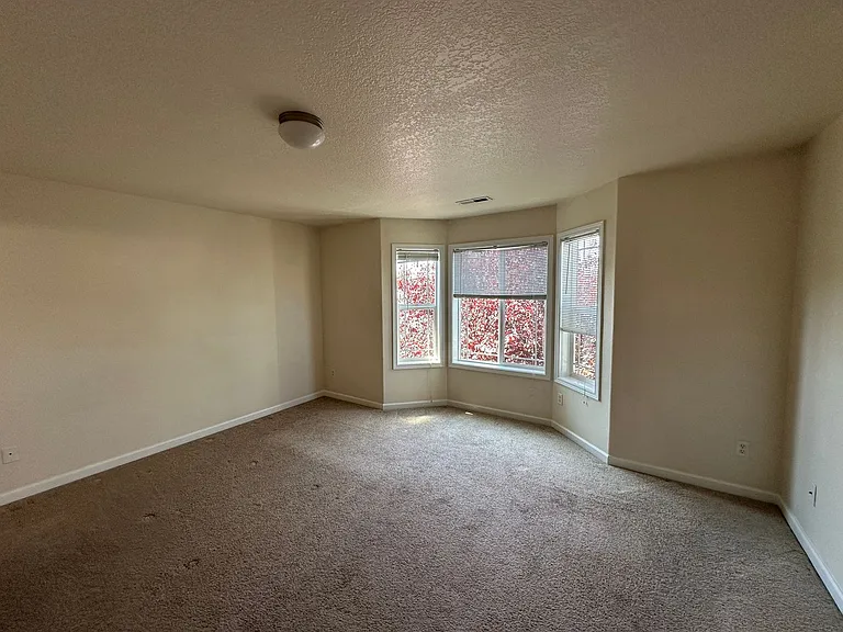 3324 Mia St NE — Photo 14