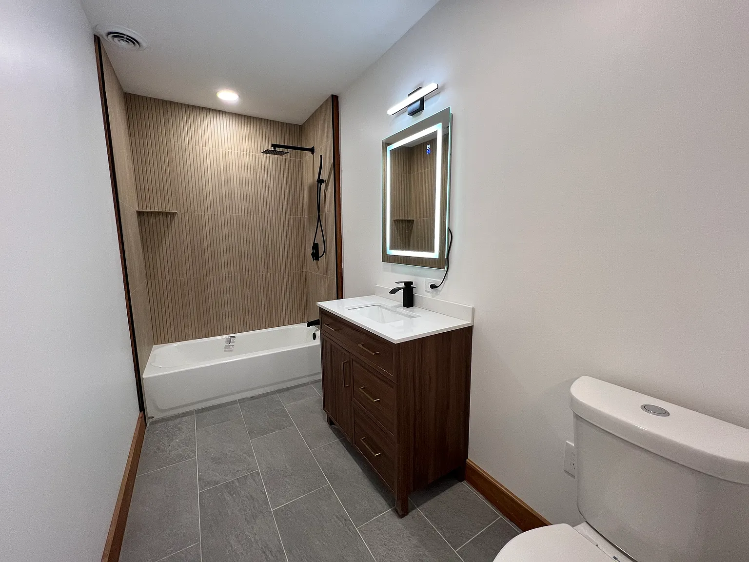 1452 W 54th St — Photo 3