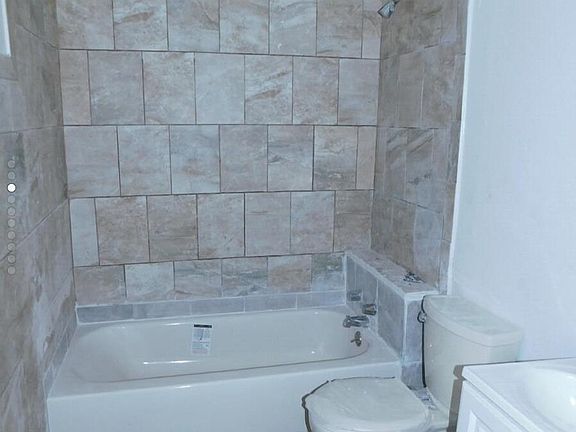3rd image of 946 W 26th St