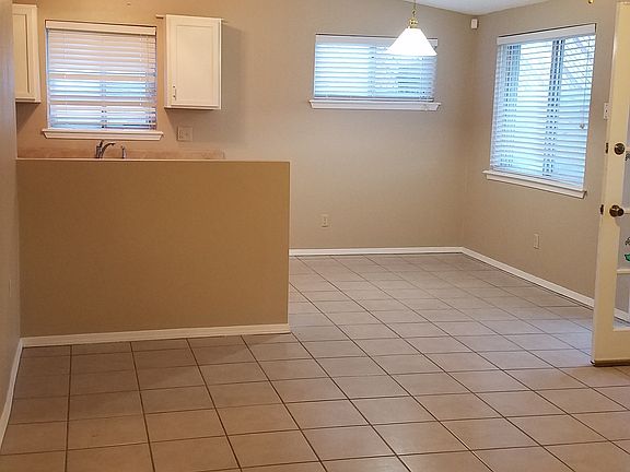 3rd image of 10120 Kirwood St