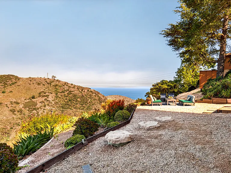4302 Ocean View Dr — Photo 52