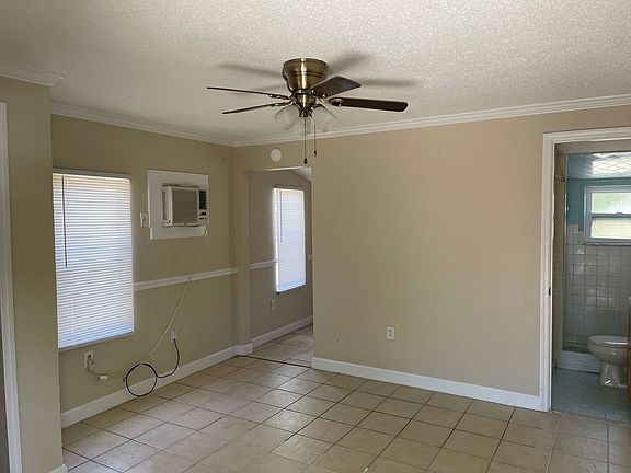 2nd image of 428 Avenue E SE Unit A