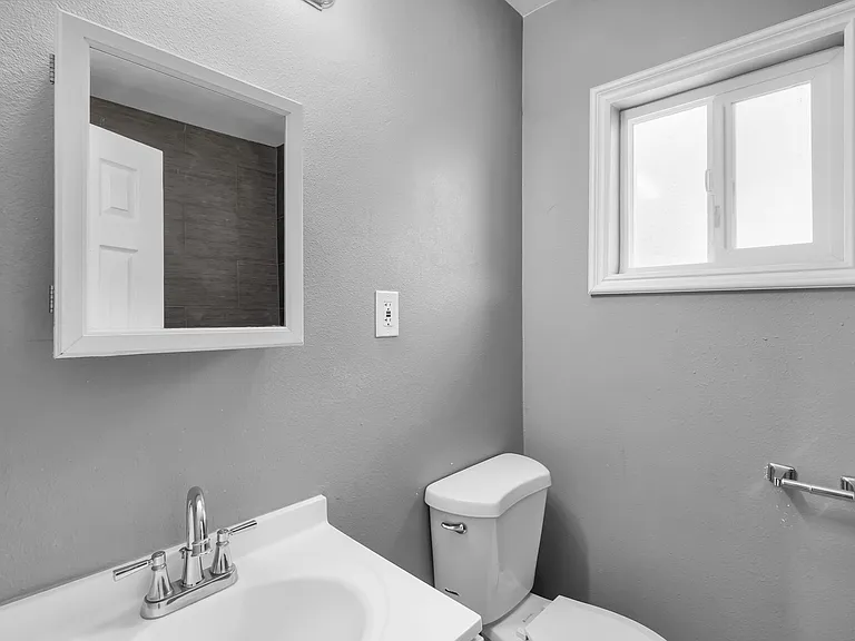1119 N Mayfield Ave — Photo 16