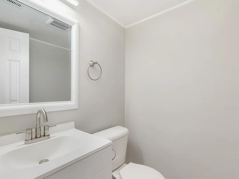 300 Holly Cir — Photo 4