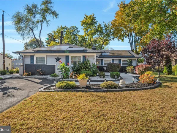 160 Somerset Dr, Willingboro, NJ 08046