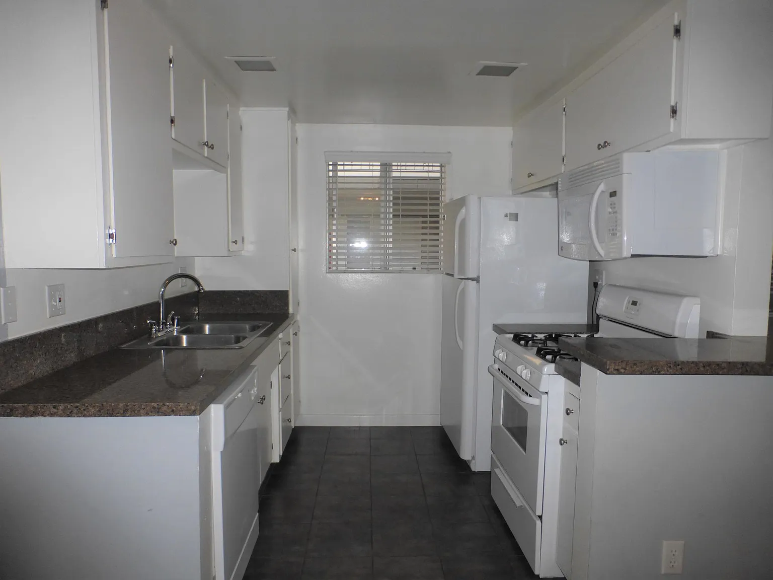 Las Casitas Apartments — Photo 4