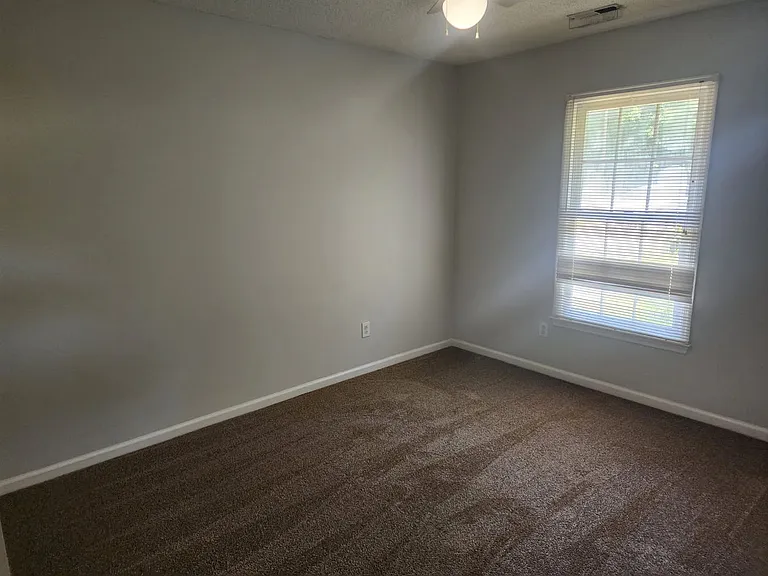 210 Rivershore Dr — Photo 22