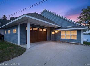 3695 Lotus Dr, Waterford, MI 48329