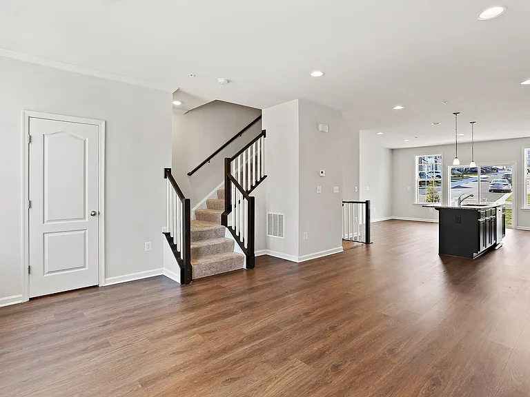 1016 Highpoint Trl — Photo 2
