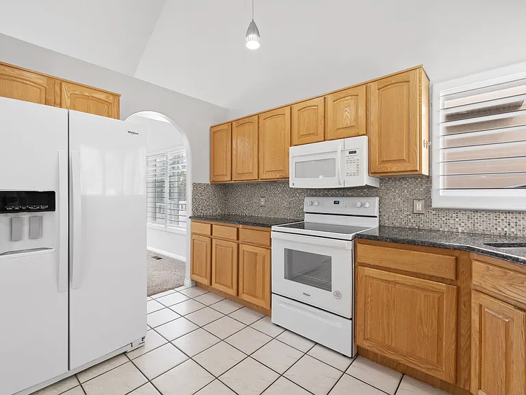 2102 E Candle Spruce Cv — Photo 13
