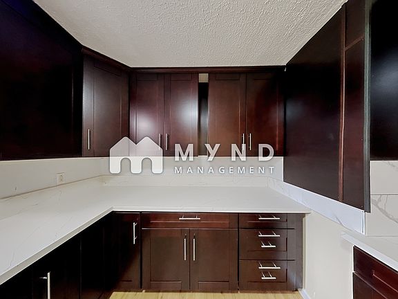 3rd image of 1001 Russell Ln