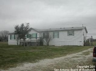 1859 Sunnyside Rd, Floresville, TX 78114