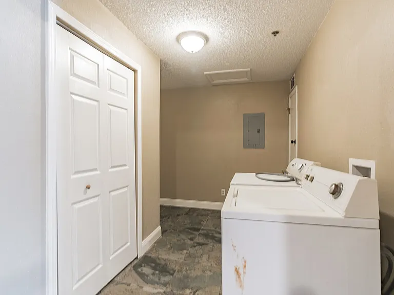 Destin Apartments — Photo 16