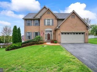 119 Clemson Dr, Falling Waters, WV 25419
