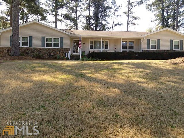 1st image of 2441 Country Club Dr SE