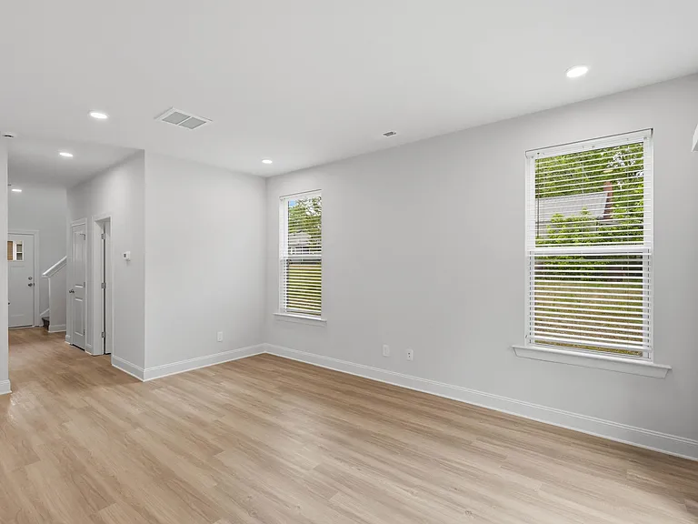 645 Brookwood St #A — Photo 8