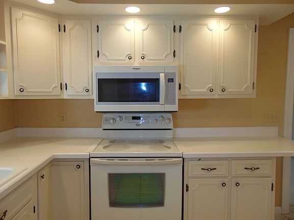 3rd image of 225 Reingold Ave
