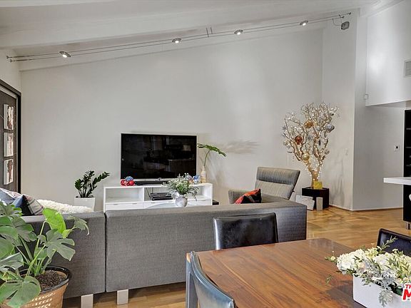 4th image of 2700 Cahuenga Blvd E APT 1301