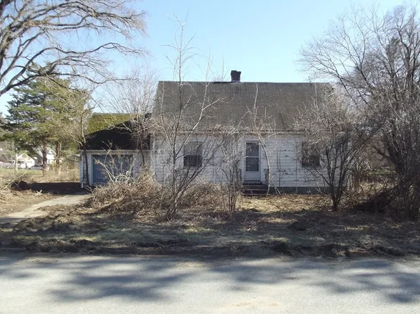 3 Rennie St, Lunenburg, MA 01462