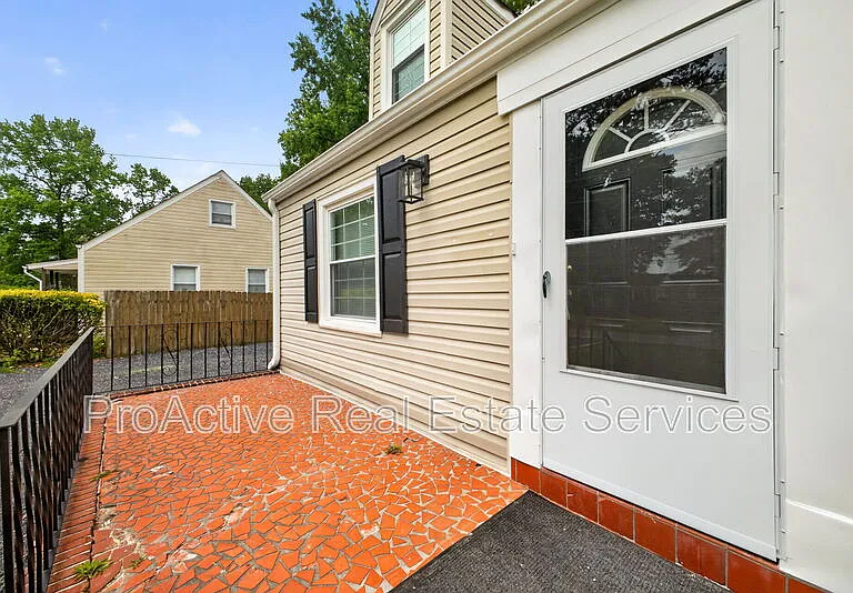 816 Martin Ave — Photo 3