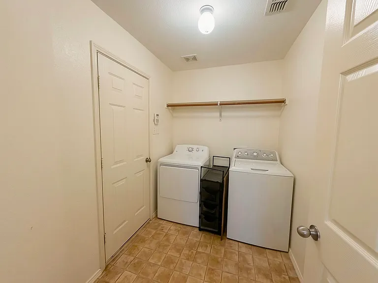 5601 Piedra Dr — Photo 5