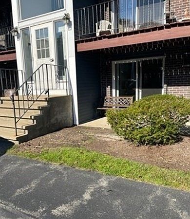 1st image of 7 Woodcrest Ct APT 2