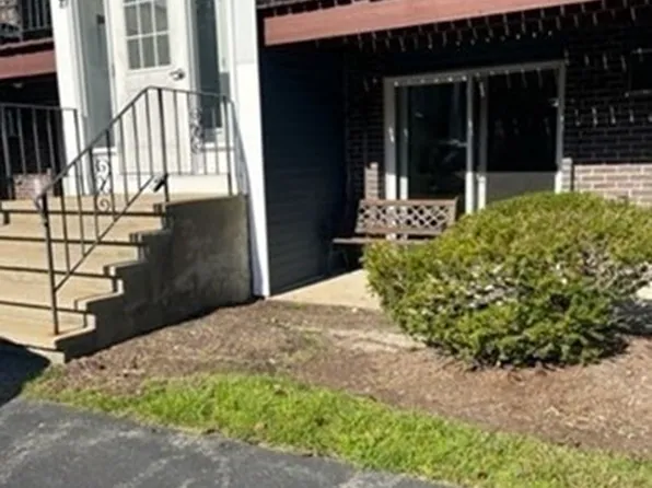 7 Woodcrest Ct APT 2, Weymouth, MA 02190