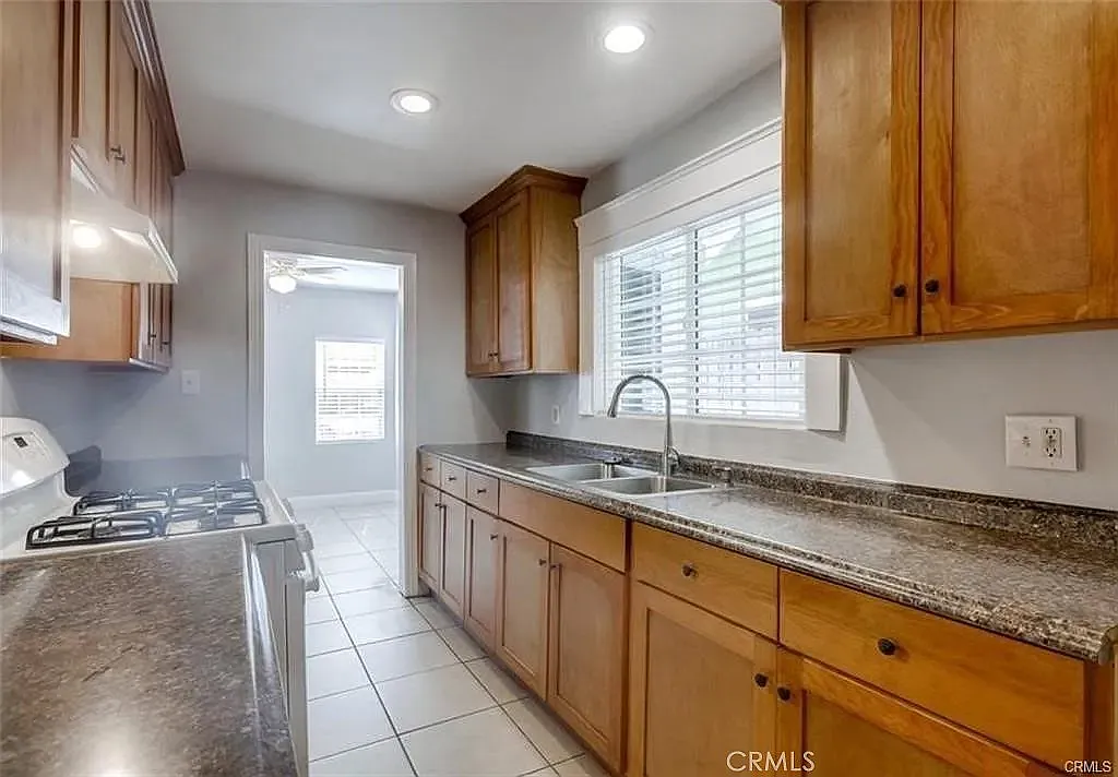 1 bed, 1012 sqft, $1,595 — Photo 4