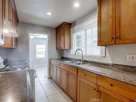 4th image of 1009 Lewis Ave #1009