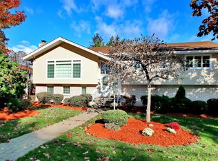 34 Carol Dr, Englewood Cliffs, NJ 07632