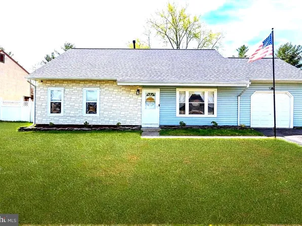 53 Pinewood Ln, Sicklerville, NJ 08081