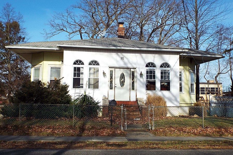 1st image of 95 Scudder Ave