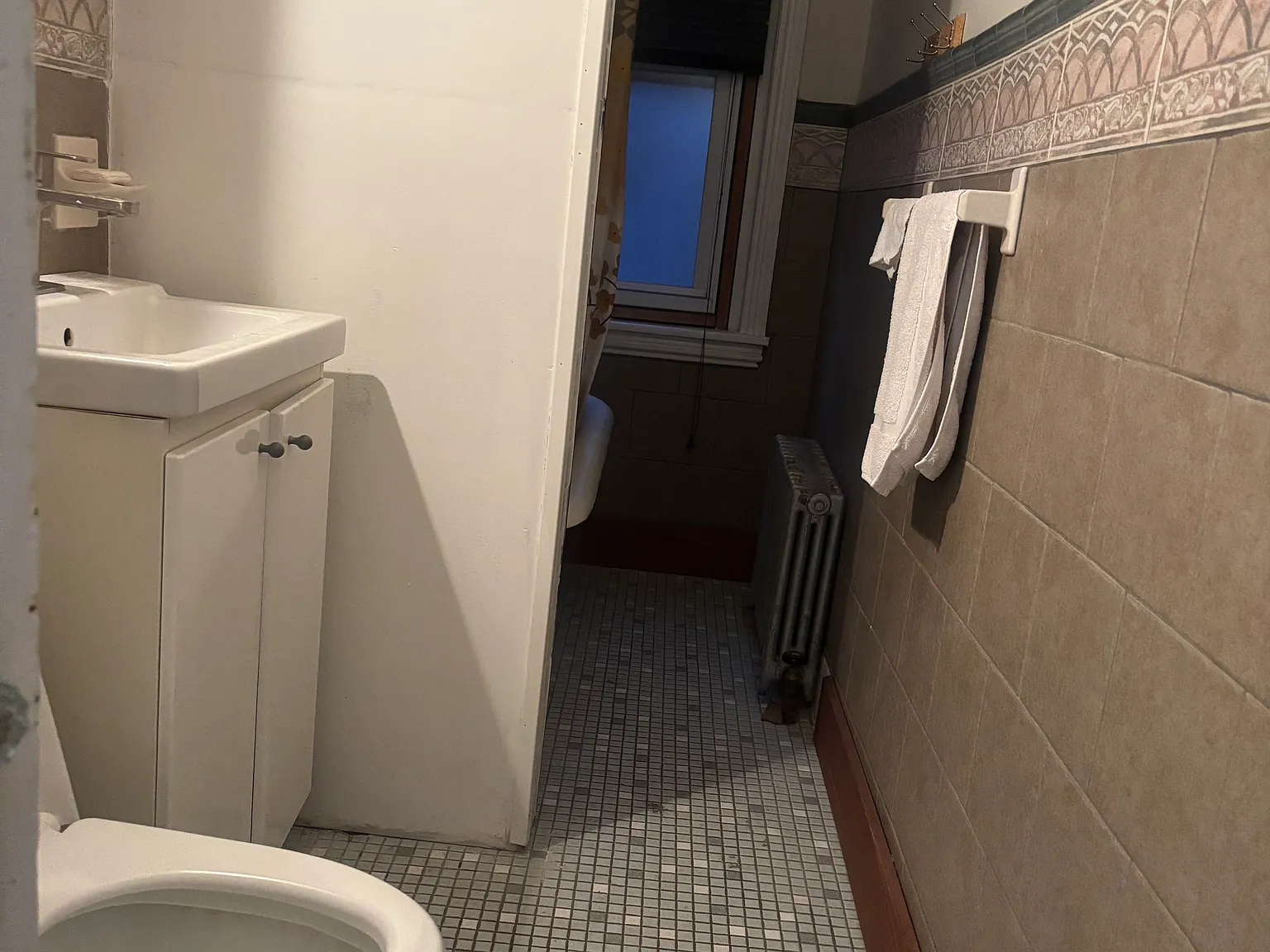 6 bed, 3275 sqft, $950 — Photo 3