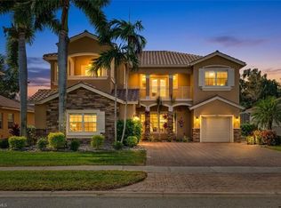 2135 Par DR, NAPLES, FL 34120
