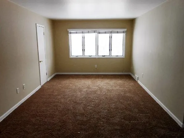 304 Center Ave APT 4, Sheboygan, WI 53081