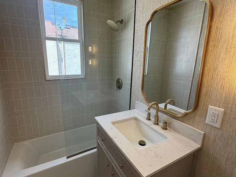 1618 Washington St NE — Photo 2