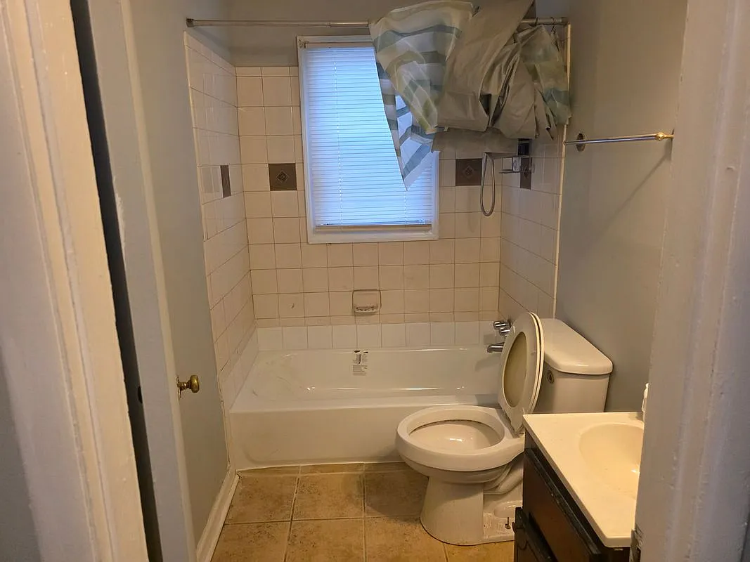 4 bed, 1.5 bath, 1120 sqft, $1,400 — Photo 4